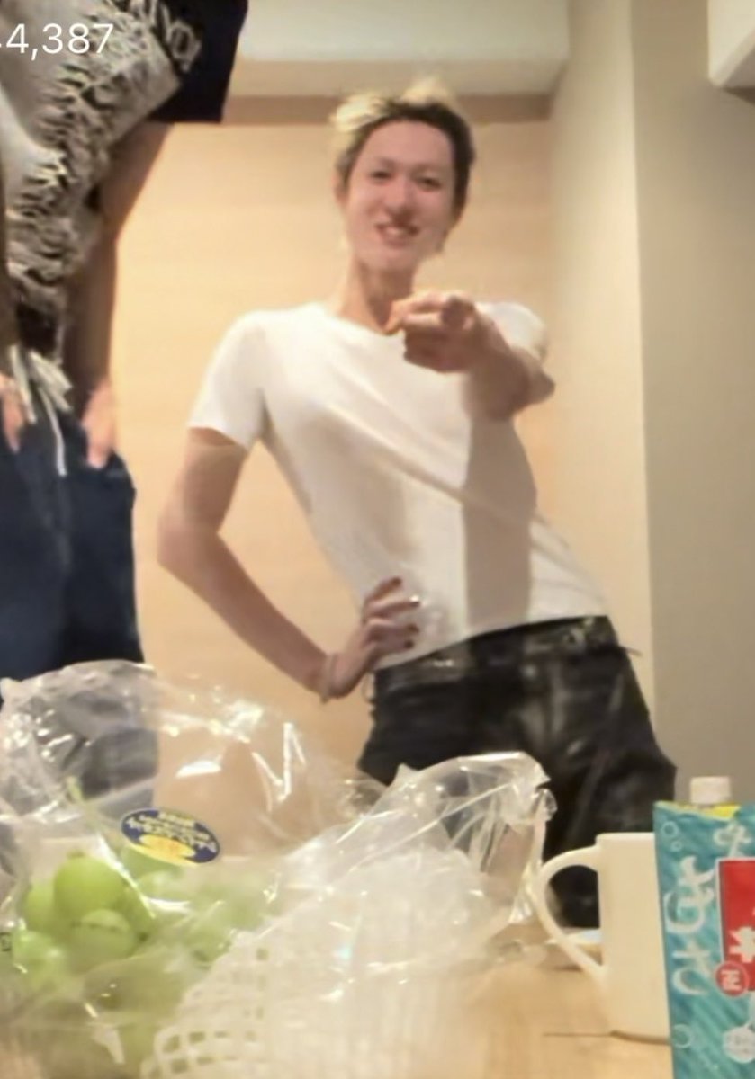 why is he jojo posing 😭

#MARTIN #CORTIS #마틴