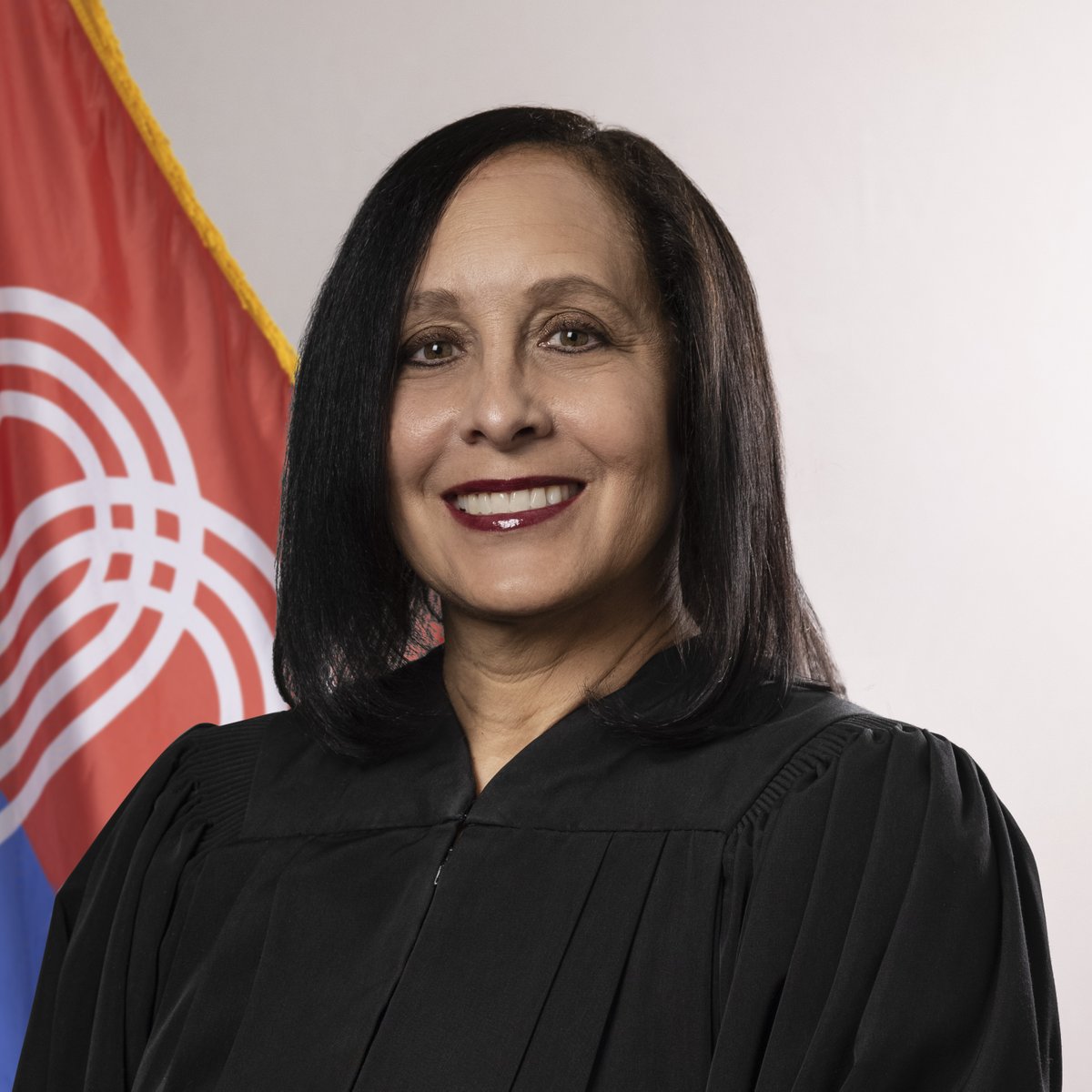 📷📷Judge Martina Peterson recently received the Jackson County Bar Association Judge Lewis W. Clymer Award. She presides over Community Court and C.A.R.E. Court, a partnership with the City Office of Unhoused Solutions for the housing-insecure. jacksoncountybar.com/portfolio/judg…