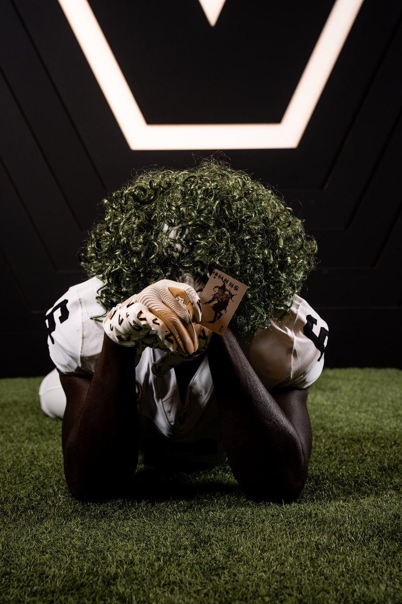 jalen06anderson's tweet photo. #1 Ranked EDGE (Dec Grad 3x2)
6’3” | 241 lbs | 3.2 GPA

True Sophomore Stats
7 Sacks | 12.5 TFL | 50 Tackles | 3 FF | 1 Pick 6

32(3 P4 | 1 SEC) D1 Offers

Uncommitted!

🎥: https://t.co/BU1xZ9BKFC

@CoachTSims @MrA2BGAP
#DecGrad #PassRusher #Edge #Disruption #TFL #RunStopper https://t.co/tfZEBIL5qi