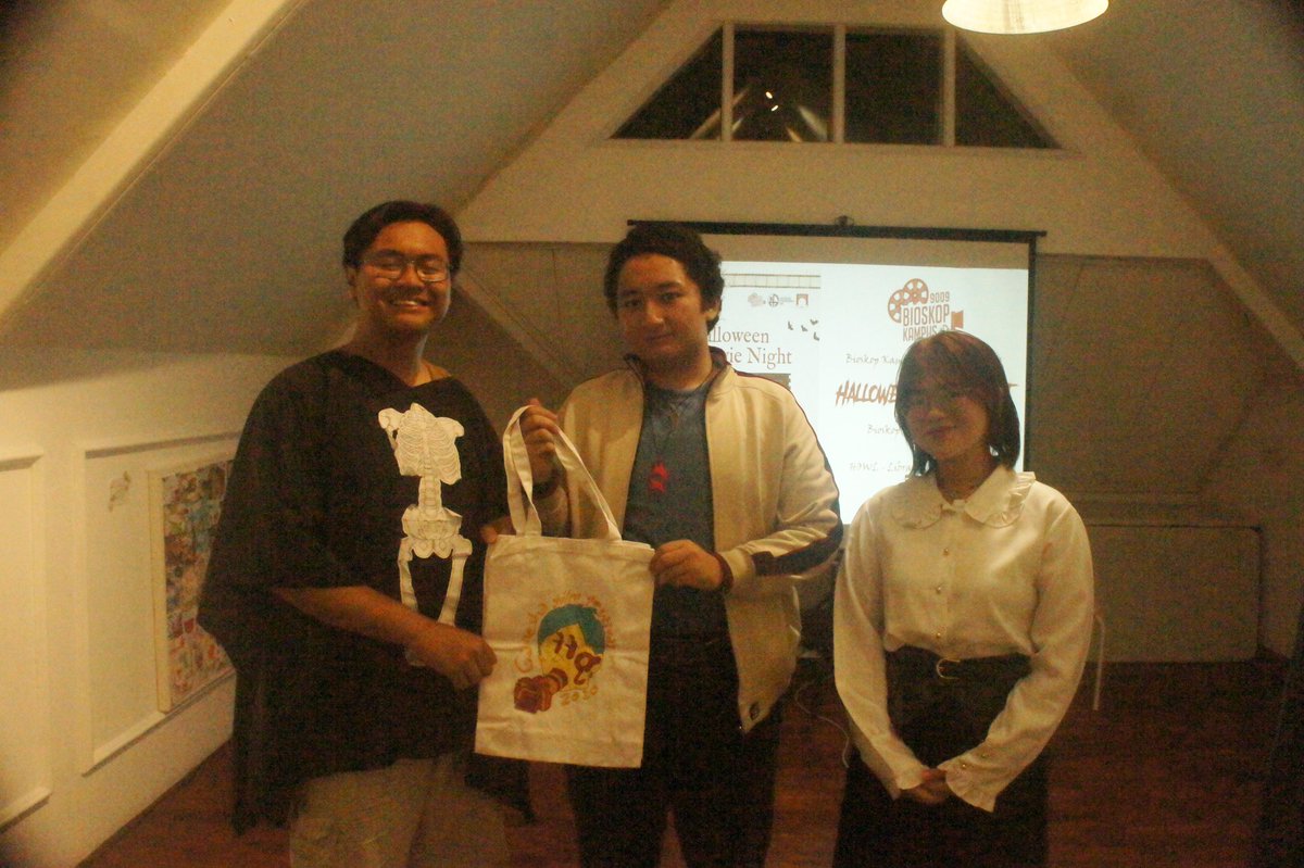 Makasih banyak untuk SoBek yang sudah datang ke Halloween Movie Night di <a href="/hhhhhowl/">HOWL - Library & Creative Space</a> tadi! Happy Halloween 🎃 dan sampai jumpa di kesempatan lain yaa 👻

#BioskopKampus #BKLFMITB #LFMITB #HOWLBandung #Halloween