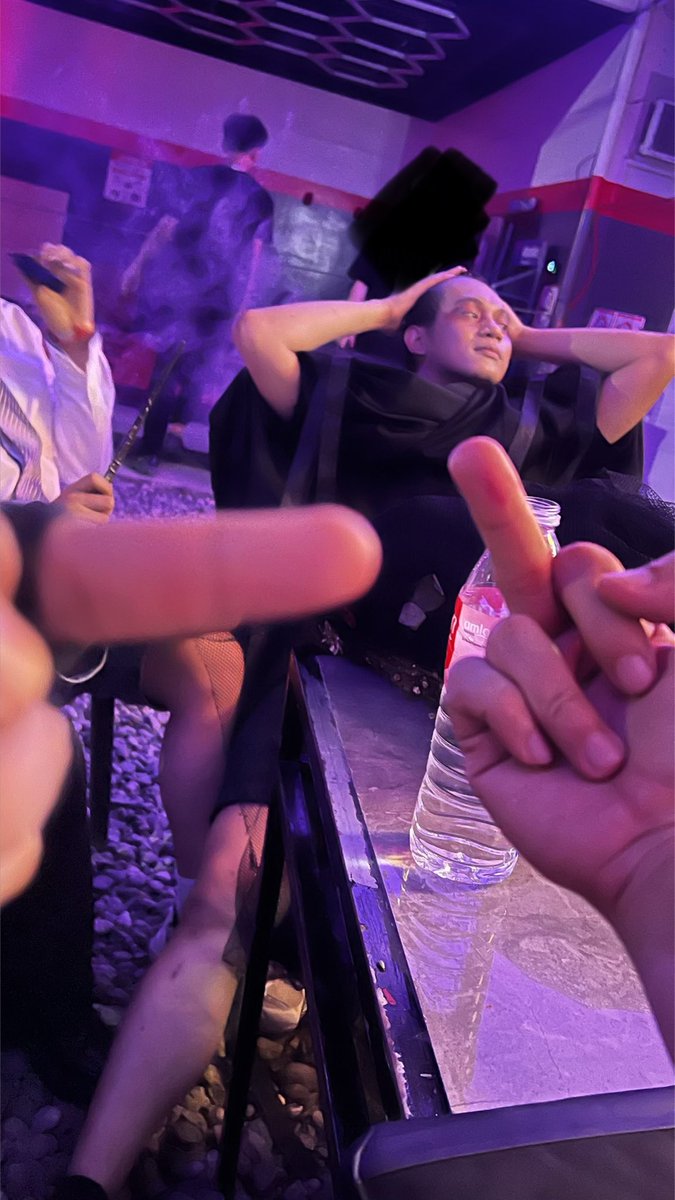 just_kel__'s tweet photo. .!. @MYecyec @kcmtalaboc https://t.co/O3comEO10d