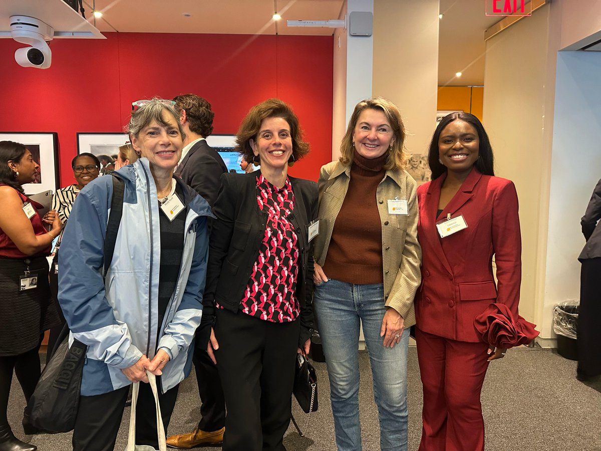 Camfed's tweet image. What a night in NYC!🌆🎉

We joined the @nytimes Communities Fund to kick off their 2025 campaign &amp;amp; celebrate the impact of this community.💫

The CAMFED Association&apos;s Joyce Arthur represented our sisterhood, connecting with partners &amp;amp; sharing her journey shaped by her education.