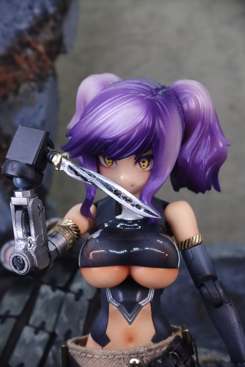 という設定だったとさ╰(*´︶`*)╯
装備はワタクシの好きなごちゃごちゃを入れつつ、後々追加したりできるよう分解&amp;組み立て容易に！✨
あくまやさんのメカ手足とよろず天然堂さんの武器をメインで使わせていただいておりますわよ〜！
スパイラルナイフかっけぇ！！(人*´ω`*)✨
(2/3)