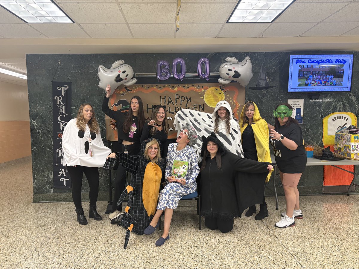 There was an Old Lady who Swallowed a …👵🏼👻🐱🦉🕷️🧌🦇💀🧙🏻
Happy Halloween from Room 101 🎃 <a href="/CBS_Bethpage/">Central Boulevard Elementary School</a> <a href="/BethpageUFSD/">BethpageUFSD</a>