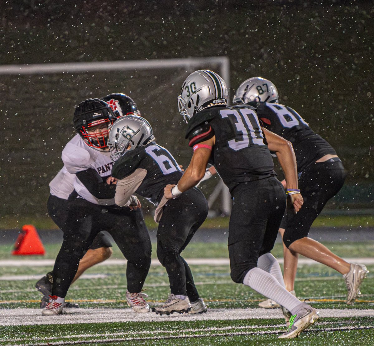 Duxbury HS Football (@duxhsfootball) on Twitter photo What an accomplishment last night - Emma Bradford becomes the first ever female to play in a Duxbury Football varsity game!!
🐉🏈 #SHL
<a href="/DuxHSAthletics/">Duxbury Dragons Athletics</a> <a href="/duxburyclipper/">Duxbury Clipper</a> <a href="/GlobeSchools/">Boston Globe Schools</a> <a href="/BConn63/">Brendan Connelly</a> <a href="/Murray_Jack_/">Jack Murray</a> <a href="/sports_ledger/">Patriot Ledger sports</a> <a href="/Jason_Snow_/">Jason Snow</a> <a href="/ChrisMcDaniel88/">Chris McDaniel</a> What an accomplishment last night - Emma Bradford becomes the first ever female to play in a Duxbury Football varsity game!!
🐉🏈 #SHL
<a href="/DuxHSAthletics/">Duxbury Dragons Athletics</a> <a href="/duxburyclipper/">Duxbury Clipper</a> <a href="/GlobeSchools/">Boston Globe Schools</a> <a href="/BConn63/">Brendan Connelly</a> <a href="/Murray_Jack_/">Jack Murray</a> <a href="/sports_ledger/">Patriot Ledger sports</a> <a href="/Jason_Snow_/">Jason Snow</a> <a href="/ChrisMcDaniel88/">Chris McDaniel</a>