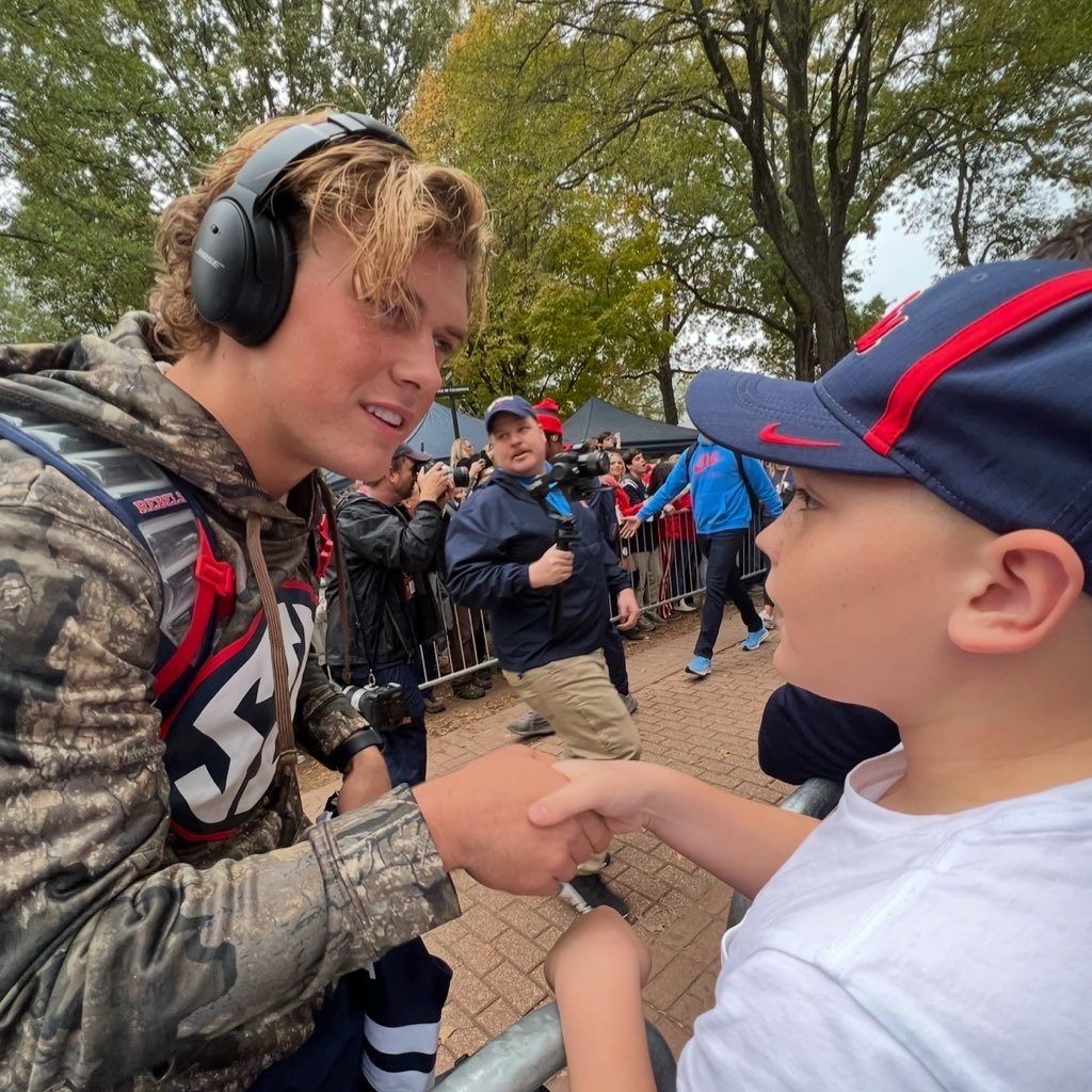 Happy Halloween🎃🏈
Ashton has followed Jaxson Dart since he began playing at OleMiss. A great role model for your son to look up to💙#philippians4:13 
ThankU <a href="/JaxsonDart/">Jaxson Dart</a> 
#alwaysarebel #costume <a href="/RAGranthamIV_2/">Ashton Grantham IV</a> <a href="/ag_stl/">Alan Grantham</a> <a href="/averygrantham_/">Avery Grantham</a> 
<a href="/OleMissFB/">Ole Miss Football</a> <a href="/Giants/">New York Giants</a> <a href="/brandon_dart/">Brandon Dart</a>