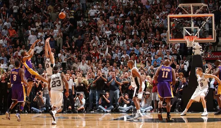 munawar_rangoon's tweet photo. .@SheaSerrano you used the wrong image of a buzzer beater in the secret email club. Here's the right one. https://t.co/I31hUKrIg4