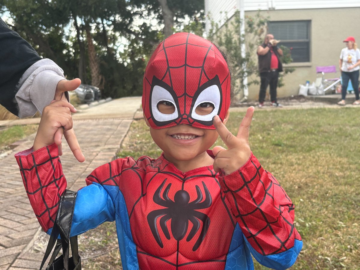 StPeteHA's tweet photo. TRUNK OR TREAT: The St. Petersburg Housing Authority (SPHA) organized a #Halloween Trunk or Treat event at Disston Place Apartments on Oct 30th. ππ¬π
Thank you to @StPetePD for stopping by to meet residents and join in the Halloween spirit! ππ
#SPHA #StPeteHA #HalloweenFun https://t.co/QUCgoKELqy