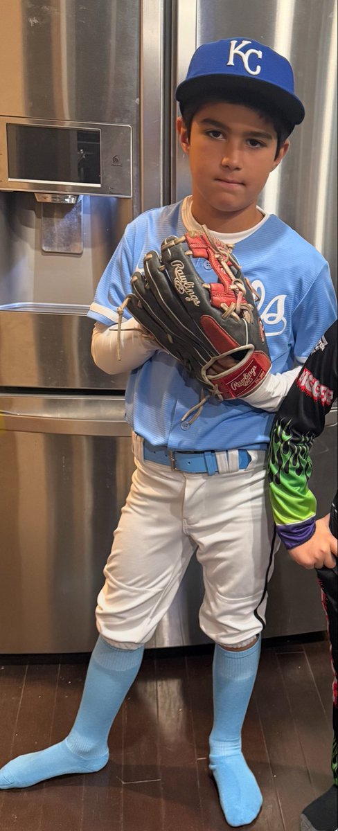 JasonMarlo's tweet photo. @BwittJr Happy Halloween from one “Bobby” to another! ⚾️ https://t.co/Acnx4xRmh5