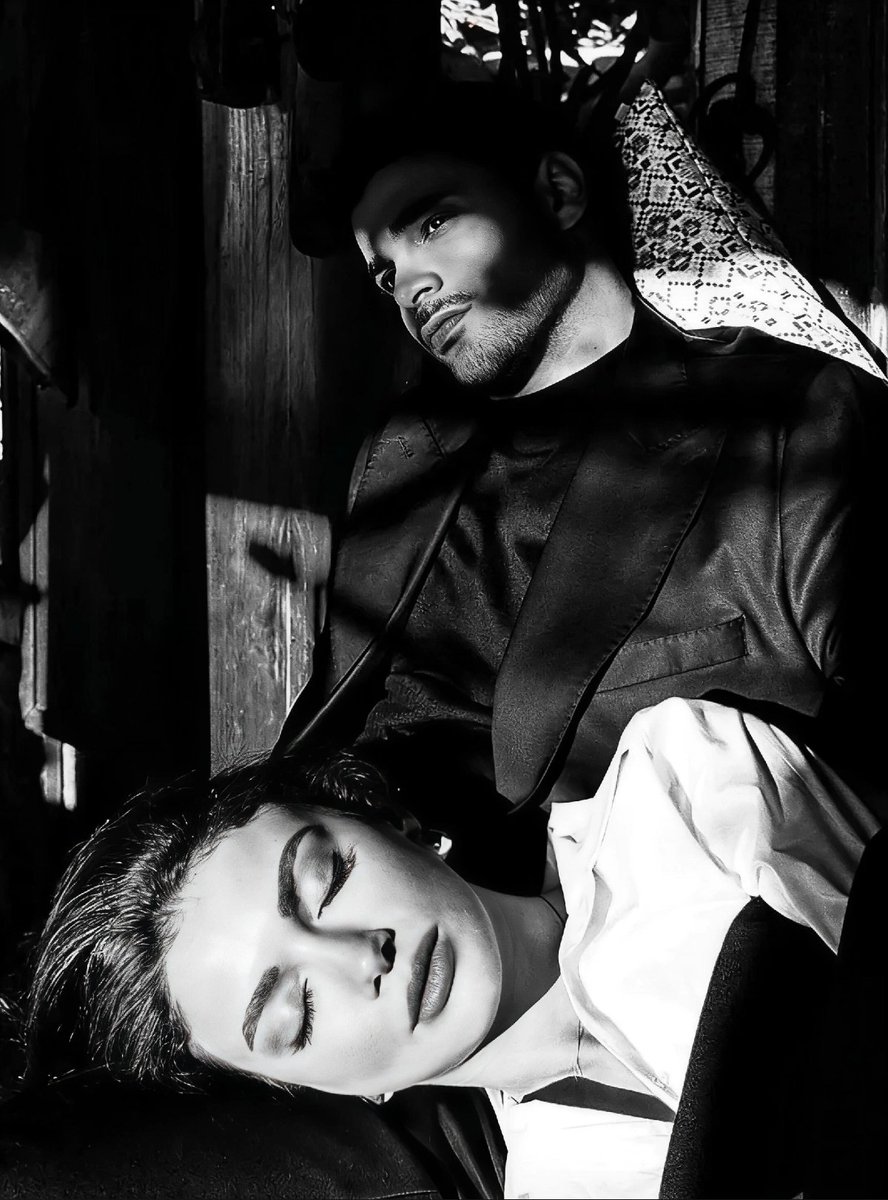 alencea's tweet image. 🖤🖤