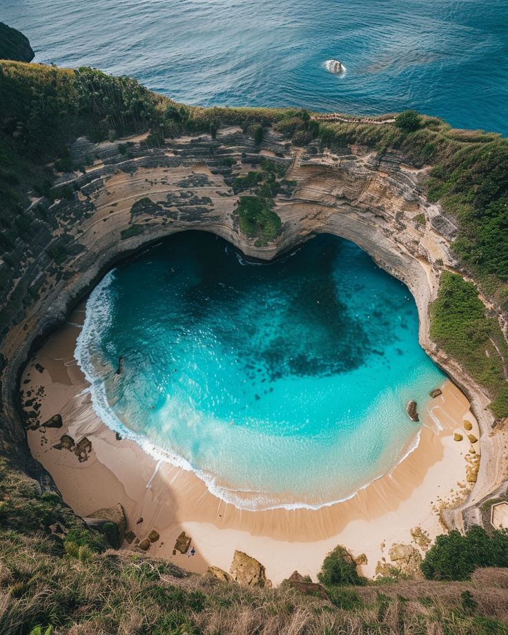 Bali Broken Beach in Nusa