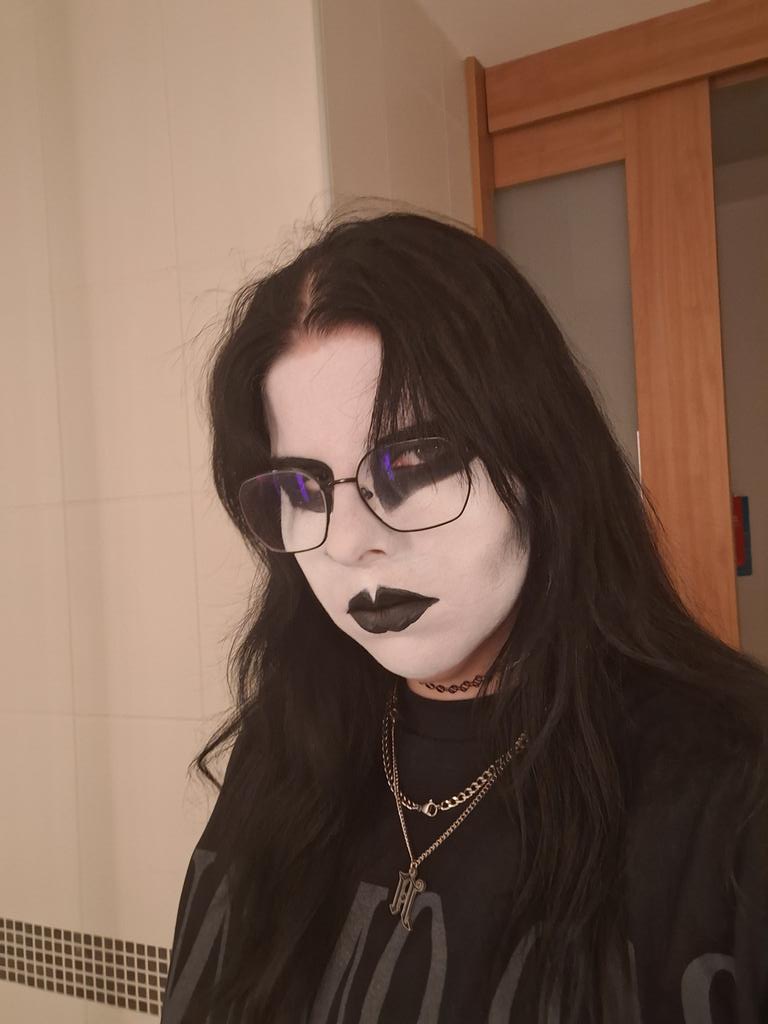 splintersprints's tweet image. going to a concert on halloween core