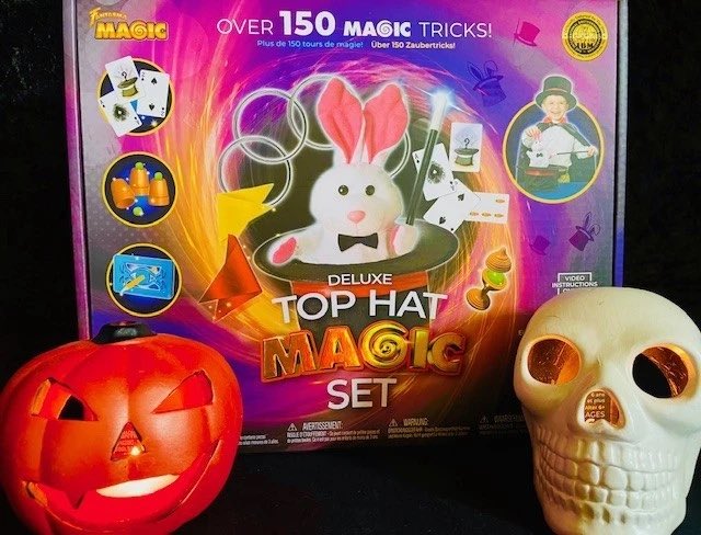 Congratulations to Louise Fernay of Brighton - the winner of our Halloween Magic Set Competition. A big thank you to everyone who participated, and enjoy your Halloween. 🎃 👻 👹 #Halloween #prizes #winner #magic #davidfoxmagic #Congratulations