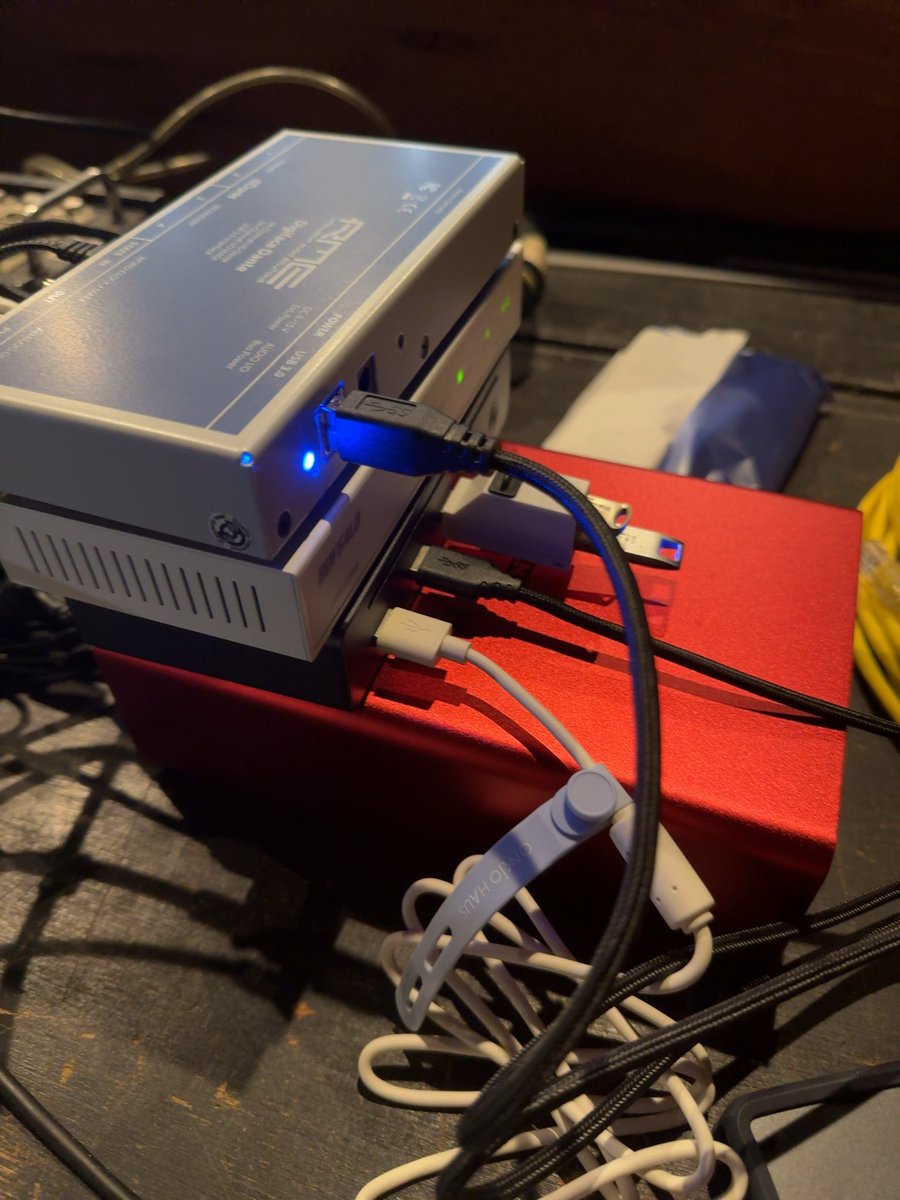 SAH_KOBA's tweet image. ようやく実践投入！　安定してますねー　トラブルも無く良い感じに！RMEは贅沢にヘッドホンモニター用で。　#Forcusrite #TNX #rme #DigifaceDante