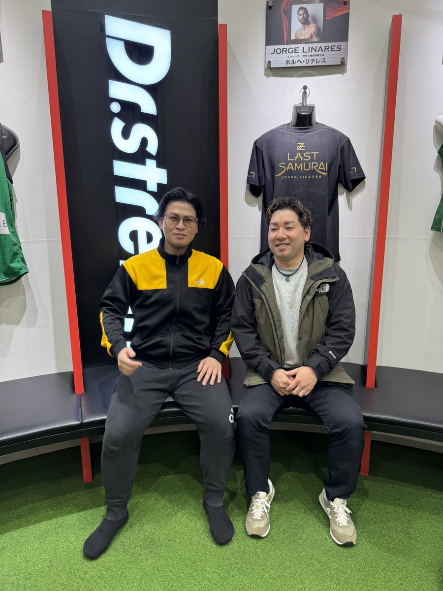 先日は多賀くんが率いる木場店にお邪魔しました！
全員とストレッチ練習はできずでしたが、かなり多くのトレーナーさんと練習ができました！
自分の考え方やこだわりを伝え、真面目に練習に打ち込める木場店強いなーって思いました！
さすが多賀くんのお店！
また伺わせていただきます！