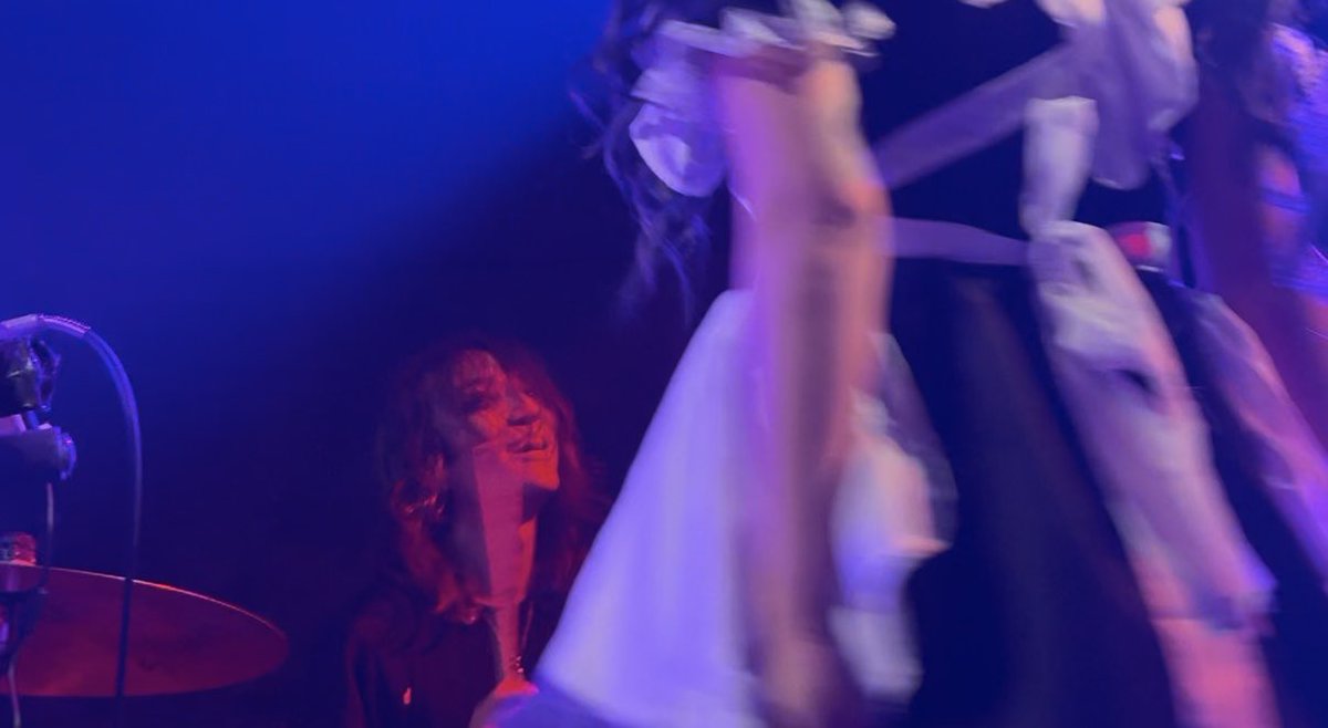 2025.10.31 代々木laboにて
💋ün:lyric-アンリリック-💃
今年もハロウィンをlaboでアンリリックと過ごせた♡仮装はメイド、可愛かった♡
セクシーさを持ちつつ、この笑顔や表情から目が離せない魅力を持つ
今年もハロウィン一緒に過ごせて幸せ🎃
ハッピーハロウィン🎃
素敵な時間をありがとう！