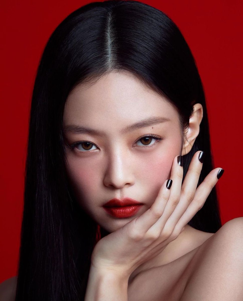 brtznnie's tweet image. #JENNIE becomes the FIRST and ONLY female K-Pop soloist to surpass 6 BILLION streams in Spotify history.
She is the 3rd most streamed K-pop Soloist to reach this milestone👏