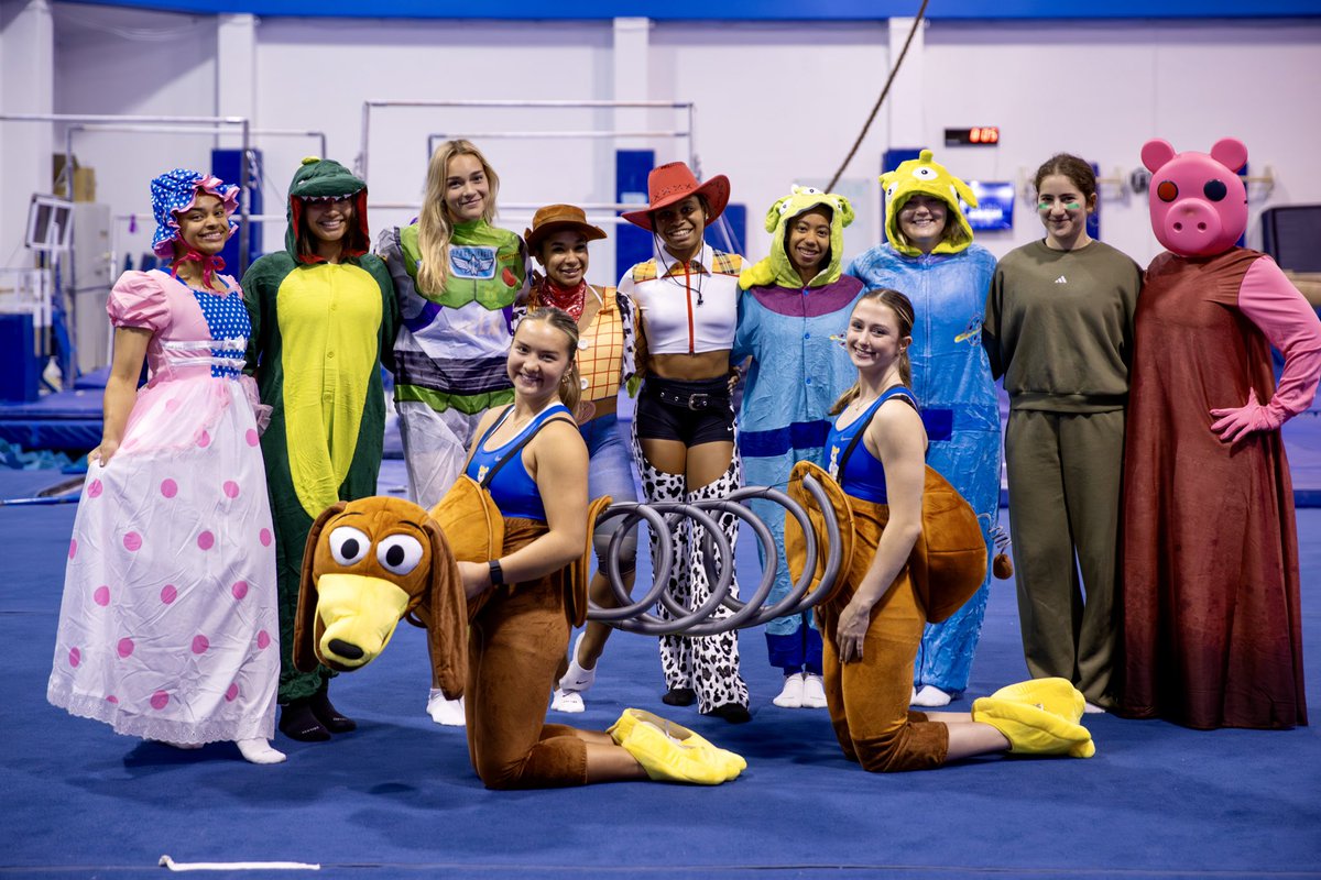 uclagymnastics's tweet photo. Today’s Halloween #BlueVsGold Challenge was a treat! 

Happy Halloween! 🎃👻 https://t.co/jbtUzCMQjm