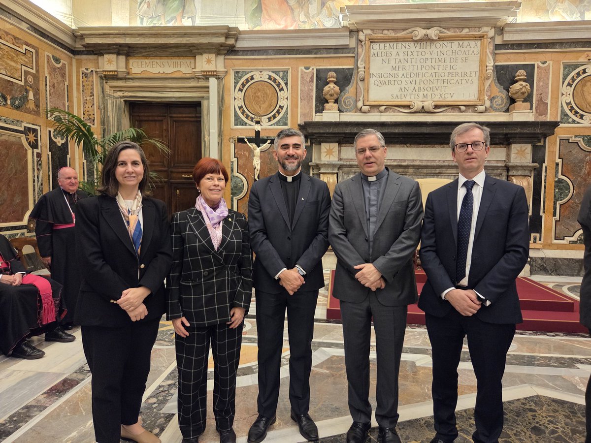 Maria Montt tweet media