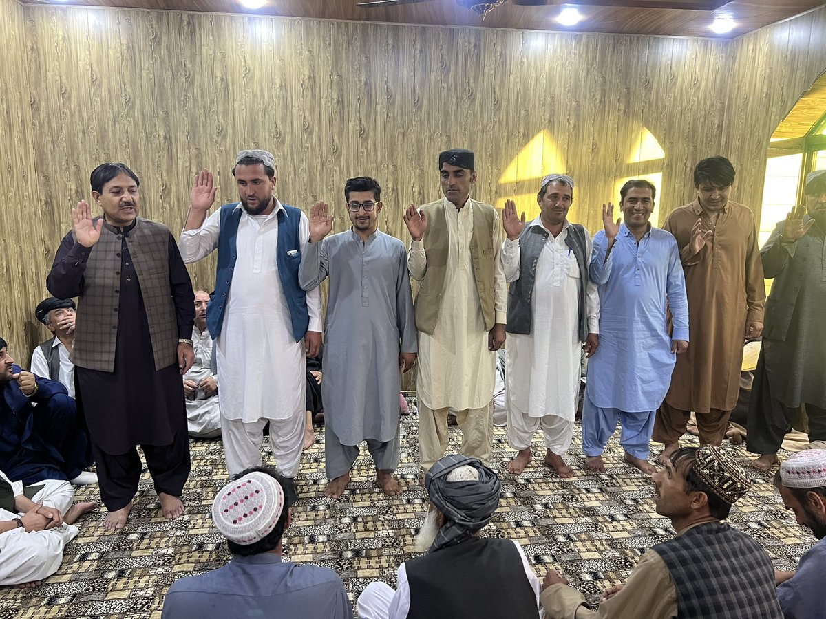 ZayraiPKNAP's tweet image. کوټه ،،شمولیتی غونډه ،، د پښتونخوا نېشنل عوامی پارټې صوبای صدر  نصرالله خان زېرې په تختانی بای پاس اول  رشېد ټاون کښې د  حاجی رشید خان اڅکزې ادوزې او د روف وطن جار په قېادت کښې 25 کسانو په پښتونخوا نېشنل عوامی پارټې کښې د شمولیت اعلان وکې ،په دې مهال د پارټې نوې یونټ پرانستل سوو