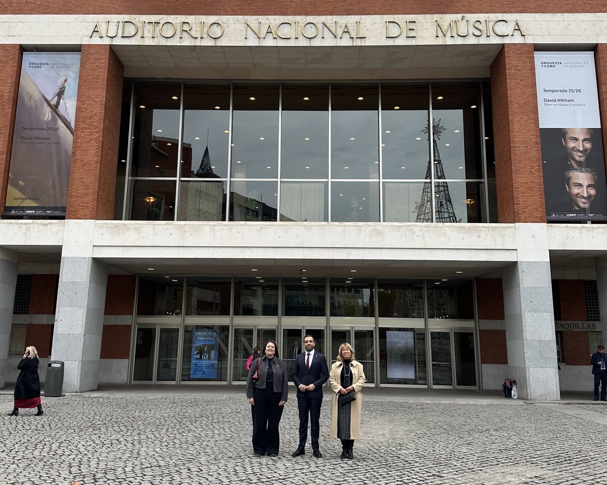 El Gobierno ha reconocido a otras 17 personas. Entre ellas, la filóloga María Moliner, que vivió y se casó en el Puerto de Sagunto y a quien le estamos dedicando este año.

Un día para recordar que la democracia es la verdadera revolución permanente, como ha dicho <a href="/avtorresp/">Ángel Víctor Torres Pérez</a>.