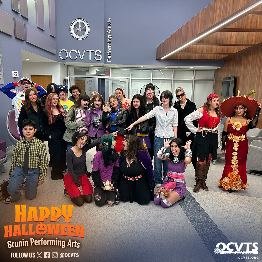 OCVTS's tweet image. Grunin Performing Arts Academy (GPAA) Staff &amp;amp; Students Spreading Halloween Joy throughout the Halls. You never get too old to dress up for Halloween! 🎃👻HAPPY HALLOWEEN!!! #ocvts #ocvtshalloween #ocvtsleads #ocvtsgpaa