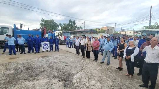 En  #Camagüey se abanderó el Contingente de ETECSA "Mario Muñoz Monroy" para  apoyar al restablecimiento de las comunicaciones en las provincias  orientales y llevar un mensaje de esperanza.
#UnidosXCuba