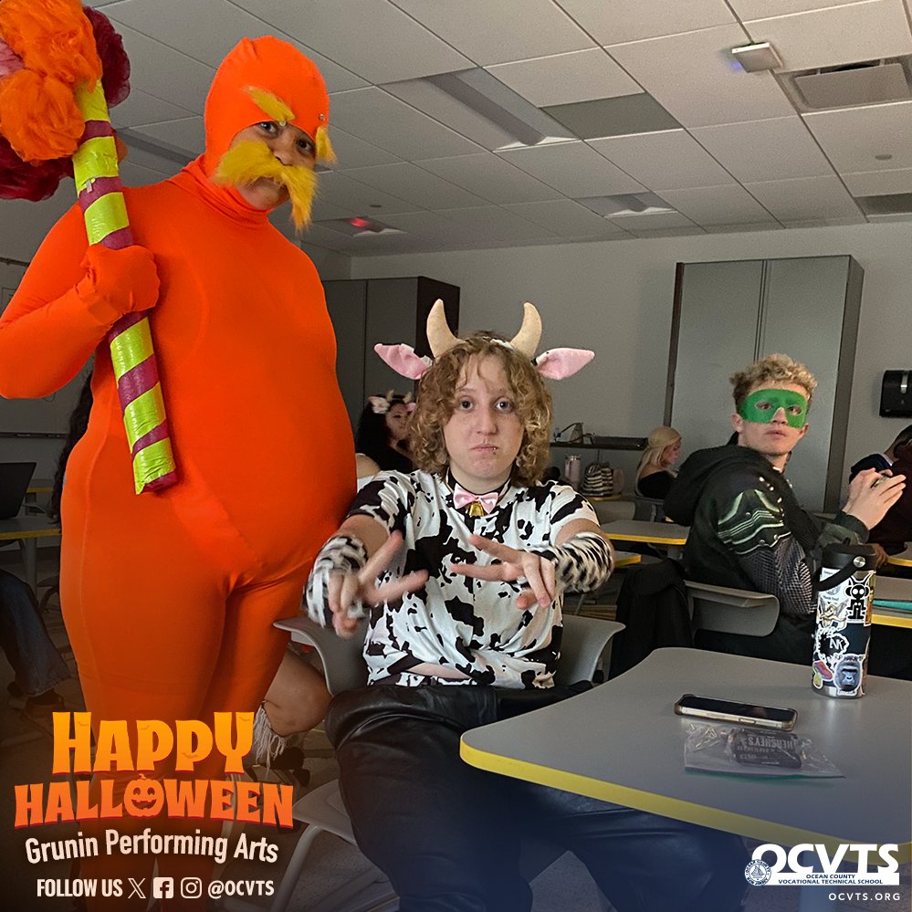 OCVTS's tweet image. Grunin Performing Arts Academy (GPAA) Staff &amp;amp; Students Spreading Halloween Joy throughout the Halls. You never get too old to dress up for Halloween! 🎃👻HAPPY HALLOWEEN!!! #ocvts #ocvtshalloween #ocvtsleads #ocvtsgpaa