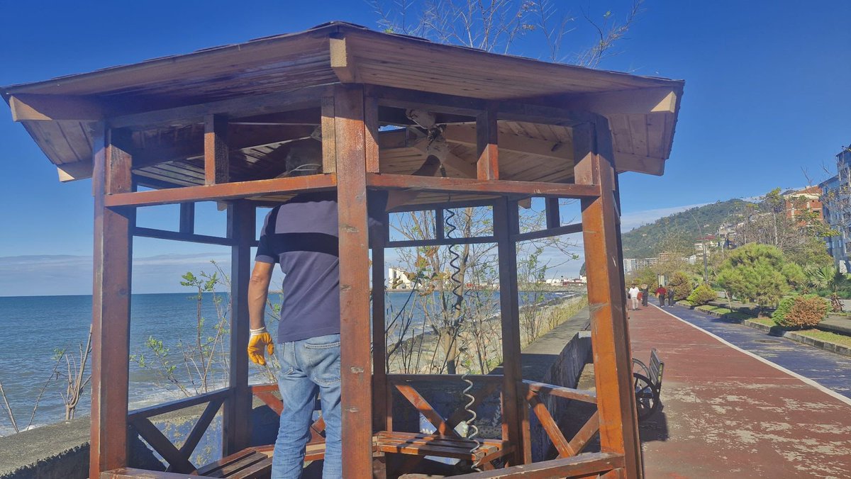 Kentimiz İçin Çalışmaya Devam Ediyoruz! 🚧

✅ Çalışma arkadaşlarımız Merkez Kuledibi ve Sundura bölgelerinde andezit ve parke bakım-onarım çalışmalarını gerçekleştirdi.
✅ Sugören Mahallesi güzergahında ot biçme çalışmalarına başlandı.
✅ Sahil hattındaki kamelyalara vernik