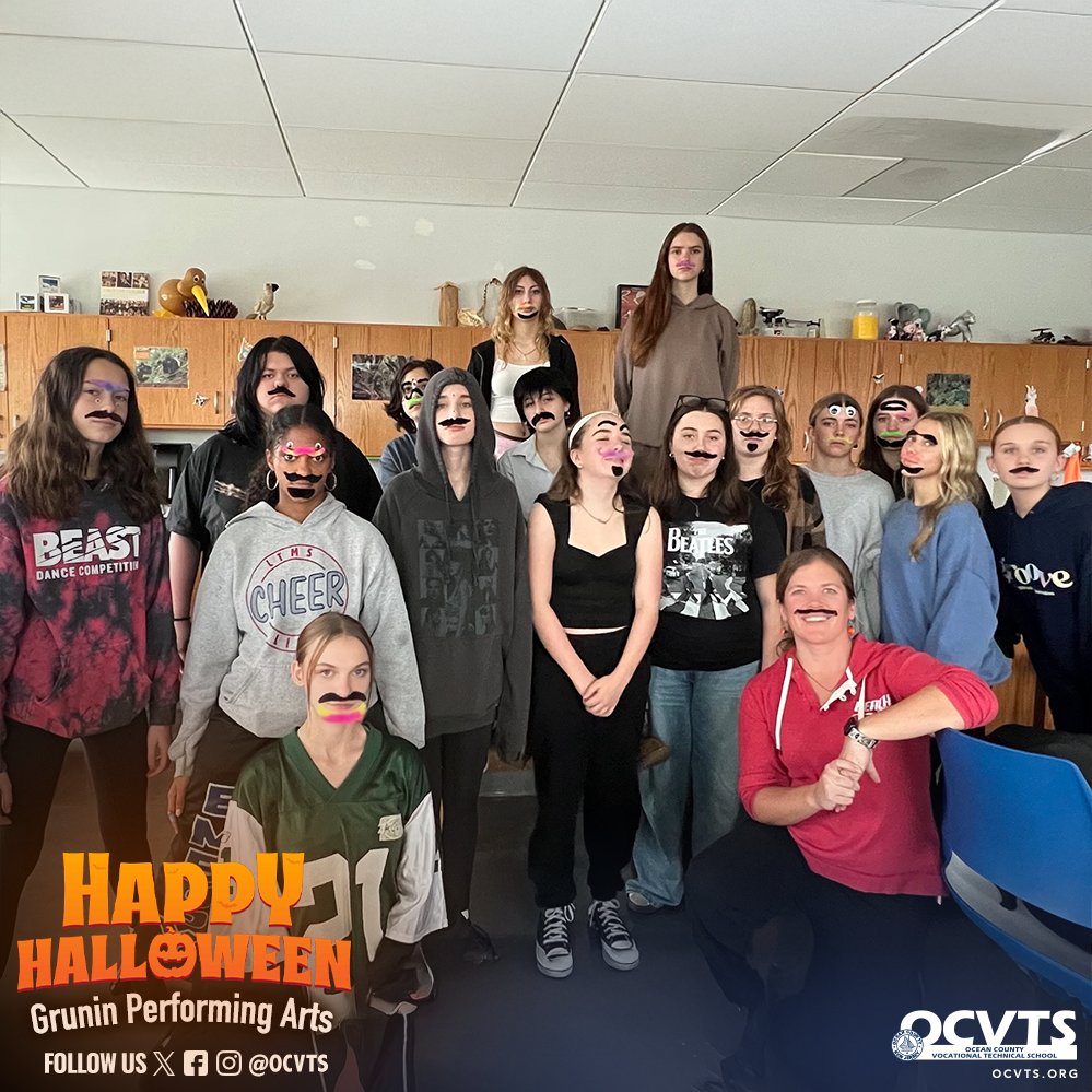 OCVTS's tweet image. Grunin Performing Arts Academy (GPAA) Staff &amp;amp; Students Spreading Halloween Joy throughout the Halls. You never get too old to dress up for Halloween! 🎃👻HAPPY HALLOWEEN!!! #ocvts #ocvtshalloween #ocvtsleads #ocvtsgpaa