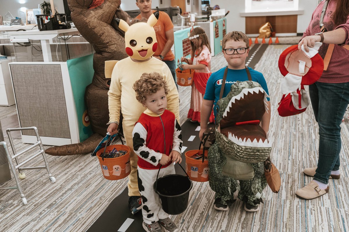 DMSiSoftware's tweet image. We enjoyed having some very special visitors in our Omaha office for Halloween! 🎃 

Anyone have a forklift handy? These trick-or-treaters might need one to haul their candy home! 

#DMSi #TrickorTreat