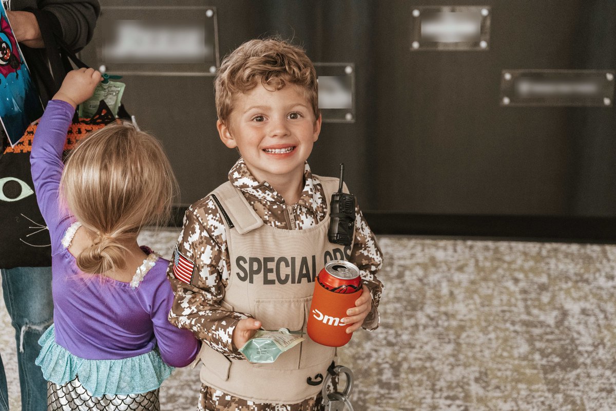 DMSiSoftware's tweet image. We enjoyed having some very special visitors in our Omaha office for Halloween! 🎃 

Anyone have a forklift handy? These trick-or-treaters might need one to haul their candy home! 

#DMSi #TrickorTreat