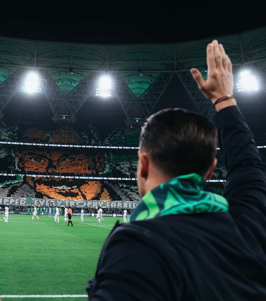 في #الاهلي الشق اكبر من الرقعه

تحميل ماتياس مسؤولية ما يحدث مجرد شماعه
لتبرئه اداره غابت عن المشهد ، لا طالبت بحقوق
النادي ولا وفرت التعاقدات المطلوبه ولا حتى
واجهت الاخطاء التحكيميه الكارثيه المتكرره

هل ماتياس هو السبب في غياب المدير الرياضي
او التنفيذي ؟ هل يُلام لانه طلب