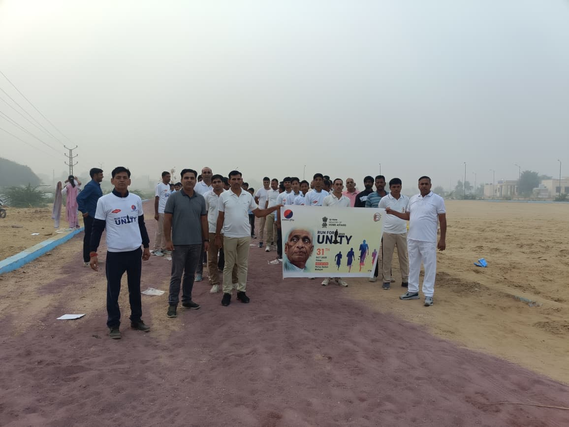 #महाजन_थाना द्वारा लौह पुरुष सरदार वल्लभभाई पटेल जी की 150वीं जयंती पर ‘Run for Unity’ कार्यक्रम आयोजित
#बीकानेर_पुलिस की ओर  नमन एवं भावपूर्ण श्रद्धांजलि
Ekta Diwas Bharat @ektadiwasbharat
#Bikanerpolice
#RajasthanPolice
#RunForUnity #SardarPatelJayanti #NationalUnityDay