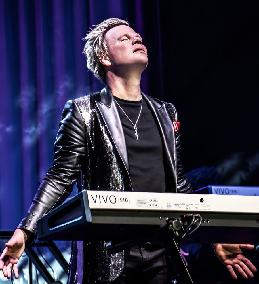 brianculbertson's tweet photo. Nothing like being on stage and in the zone. The Day Trip Tour continues tonight in Jacksonville 🎃, Daytona tomorrow, Ft Lauderdale Sun, Nashville Tuesday all the way thru Nov 16. Pic by Peter Scott Radio and Jack Cohen. #daytriptour @dexibell #vivoS10 https://t.co/dQzXyn1CHi