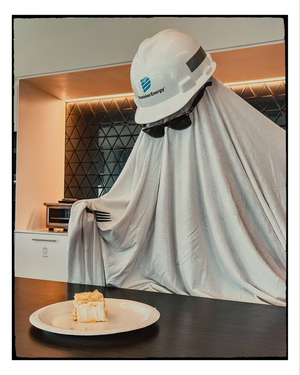 DominionEnergy's tweet photo. Afterlife update: still in haunting meetings that could’ve been emails 👻 

#HappyHalloween #GhostTrend https://t.co/DtQgtcTOeu