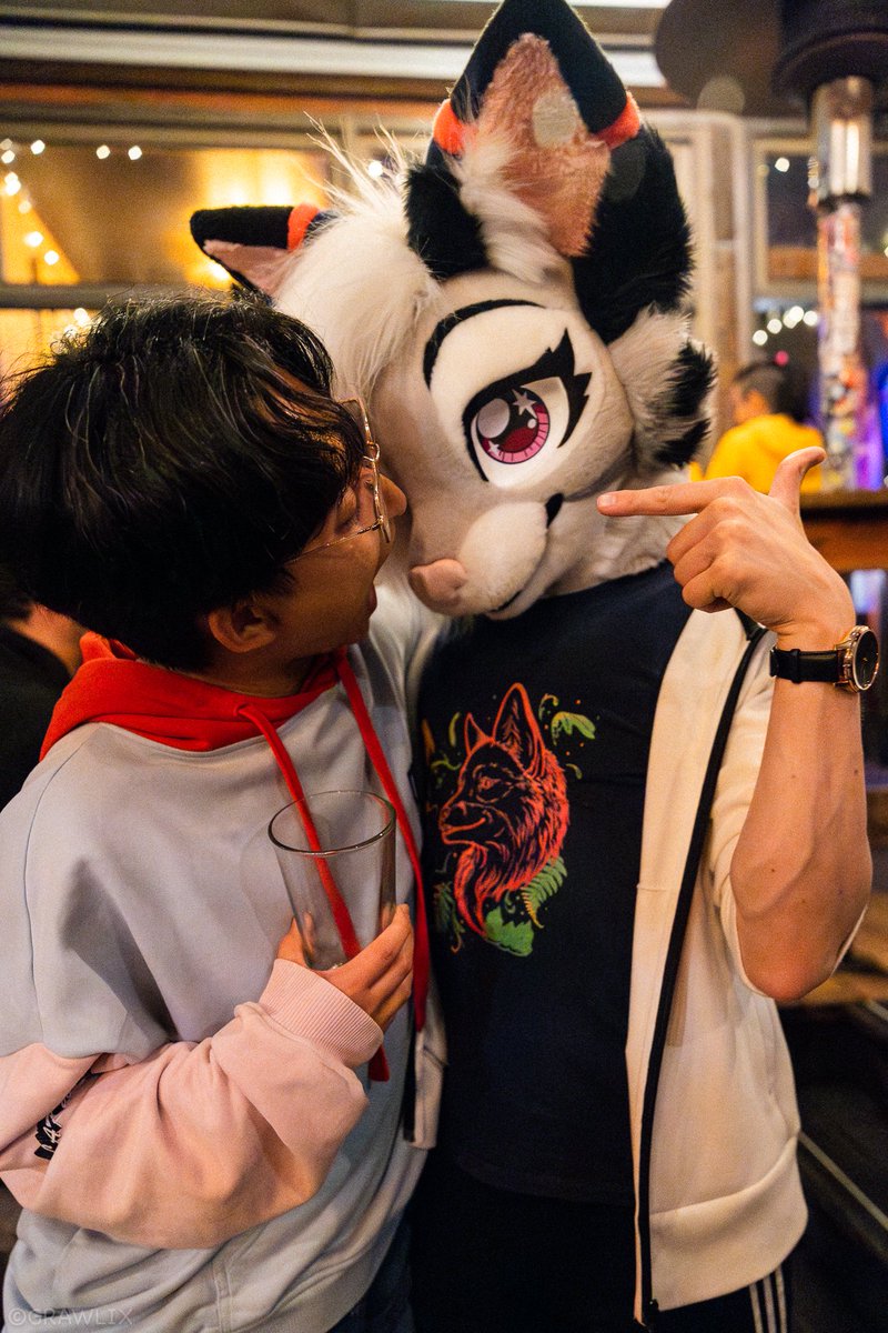 Explaining in NO uncertain terms who is going to buy me a soju 👉
(📸grawlixx @ bs)