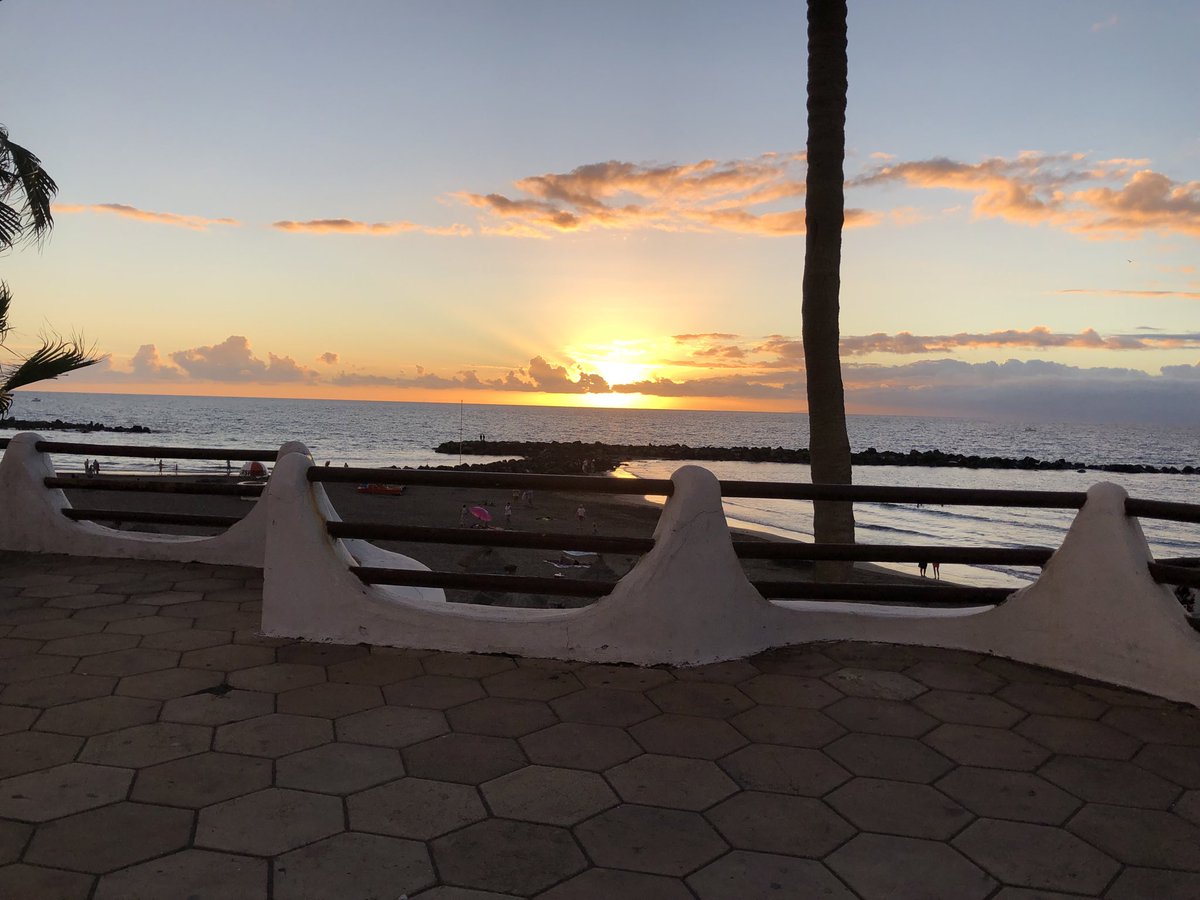 onoejun1961's tweet photo. カナリア諸島テネリフェ島のサンセット。 https://t.co/TxF7msuhqc