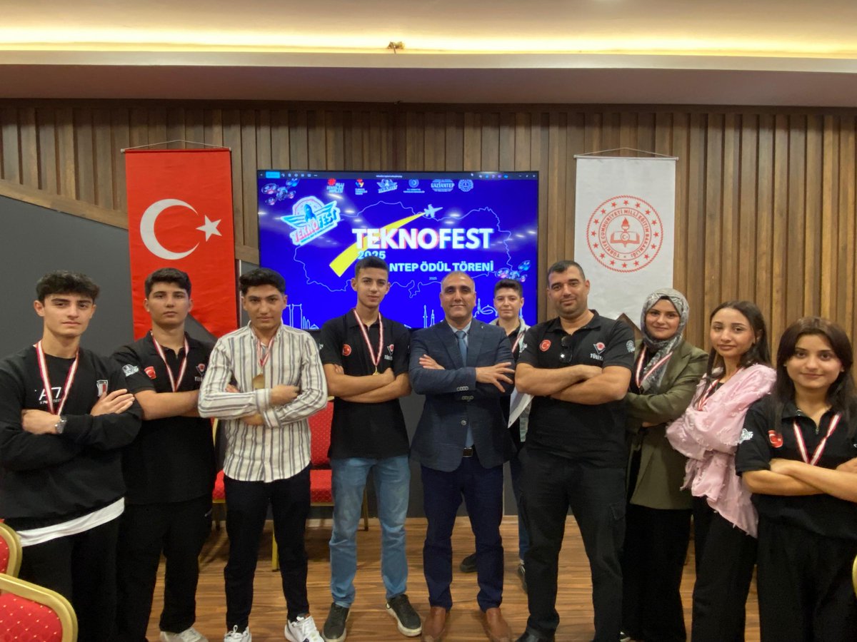 VTopcuogluMTAL's tweet photo. Okulumuz 
VTO MEKADRONİK TAKIMI 
Teknofest Liseler Arası İHA Yarışmasında Finalist Takım olmuştur.
Emeği geçen;

Danışman öğretmenimiz 
Halit Şahin ve ekibini tebrik ederiz. https://t.co/28GpJ4HOGU
