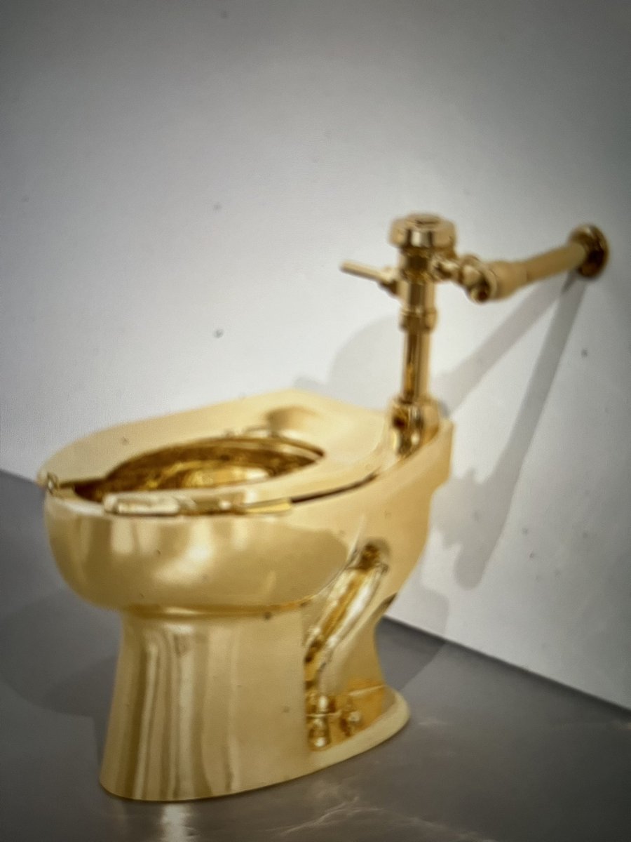 I’m on <a href="/itvnews/">ITV News</a> tonight 6:30-7:30pm <a href="/ITV/">ITV</a> about the <a href="/Sothebys/">Sotheby's</a> auction NYC of the second casting of #mauriziocattelan golden toilet, which was stolen from <a href="/BlenheimPalace/">Blenheim Palace</a> - to know why such pieces of artwork can sell for up to $10m…