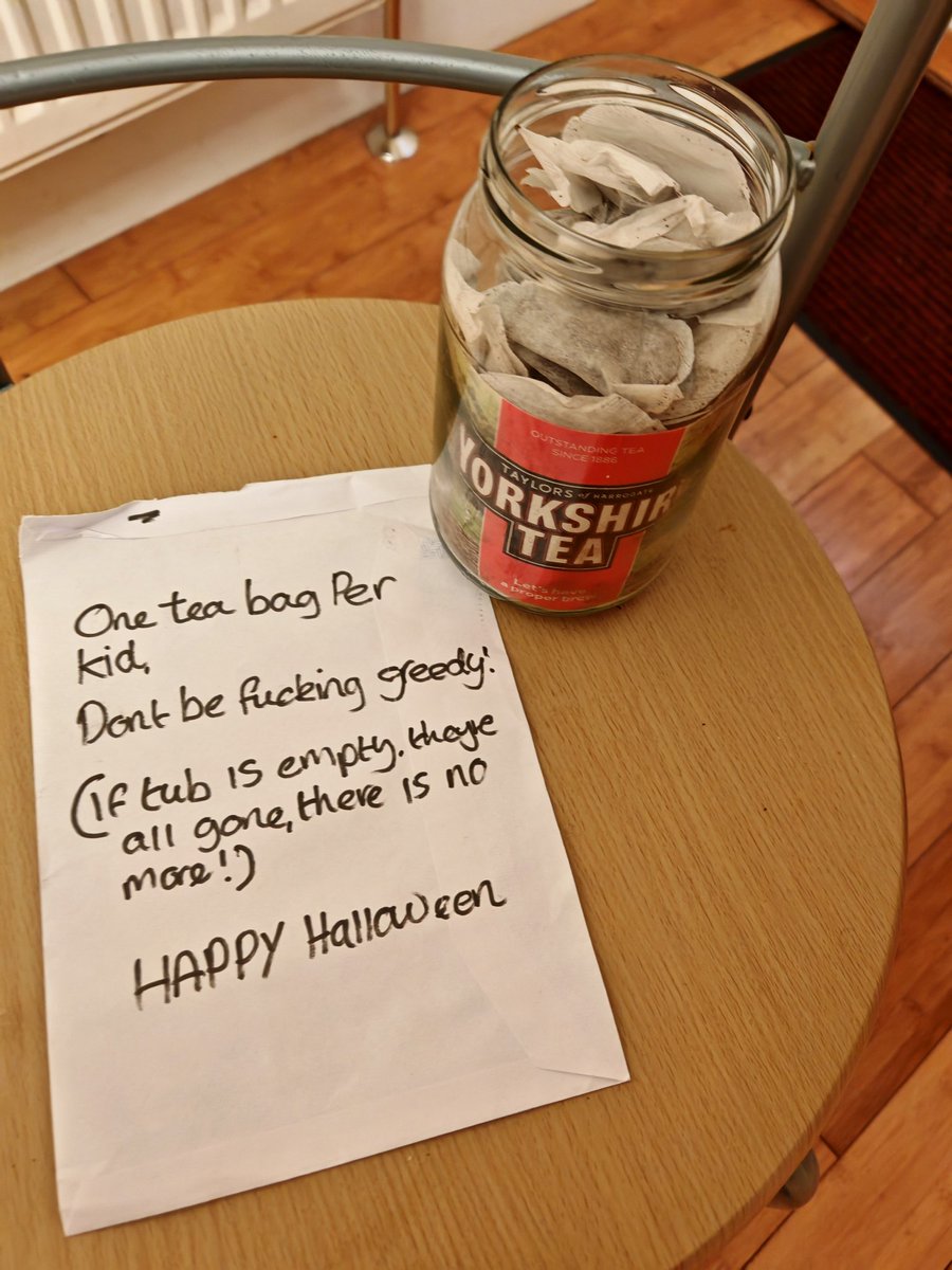 fatblackmark's tweet photo. No time to grab any Haribos or whatever, so they'll have what they're given! 
#Halloween2025 https://t.co/xxPfjlAenC