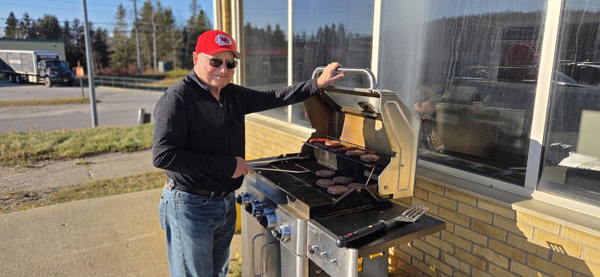 NFMCForestry's tweet image. On Tuesday, October 28, NFMC was excited to attend the Spadoni Motors BBQ in Marathon.  The event featured service promos, draw prizes, and FREE hamburgers/hot dogs and pop for attendees. 

Photo details @ facebook.com/NFMCForestry

#supportinglocalcommunities