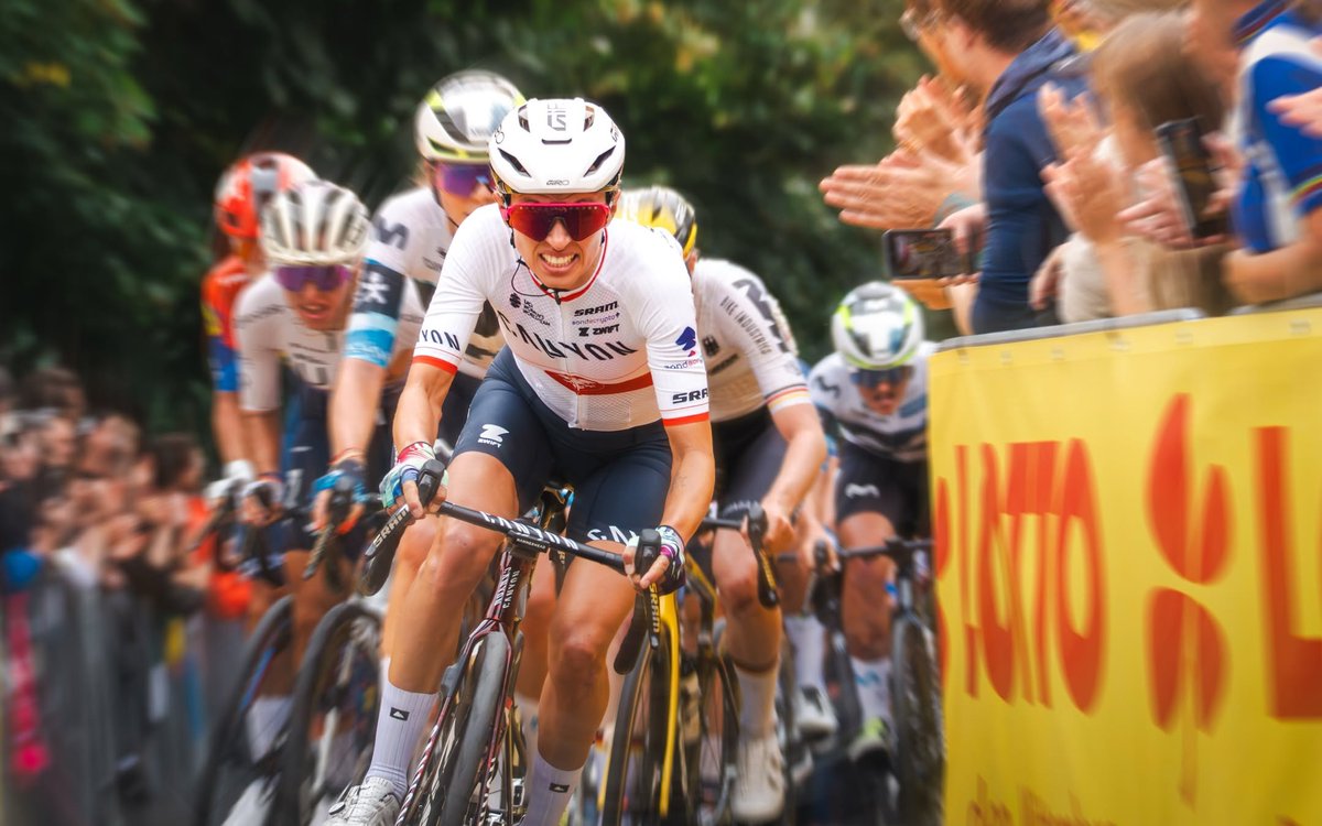 joyerswerda's tweet image. #GPStuttgart 🇩🇪📸

&quot;I&apos;ve captured this moment when Katarzyna Niewiadoma-Phinney leading the group over the top of the Hasenbergsteige in Stuttgart&quot;

Photographer Nico Schlichter via Instagram