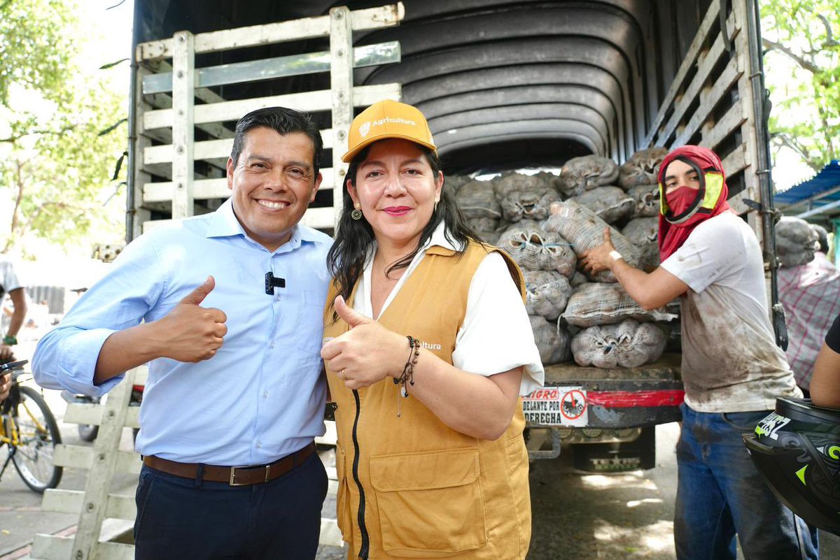 mao_rodriguez1's tweet photo. Iniciamos en #Cúcuta la entrega de #AlimentosParaLaVida con más de 80 T@s de papa en Cúcuta, San Cayetano, Los Patios y Villa del Rosario. Más de 1600 familias beneficiarias de este trabajo articulado con @MinAgricultura 

El Cambio es imparable. 
@petrogustavo 
@ProsperidadCol https://t.co/e4dE4UvyrY