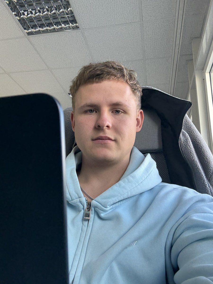 andi_losing's tweet image. Today was my last day at my 9-to-5.
I quit my job to chase my dream of building my own SaaS.
From today I’m living off savings and doing whatever it takes to make it work.
Wish me luck.