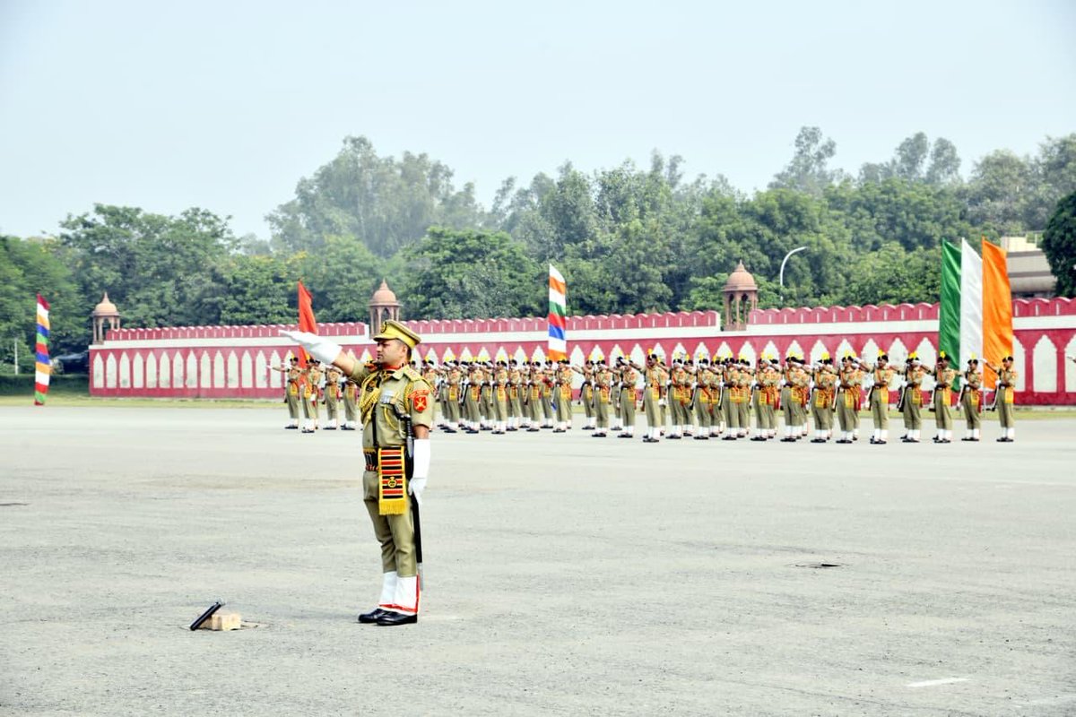BSF_India's tweet image. #150YearsOfSardarPatel

New Delhi 
25 Battalion BSF

The day began with a spirited #RunForUnity, pledge ceremony and a march past, symbolising the values of national harmony &amp;amp; collective strength that Sardar Patel stood for.

Every Seema Prahari of #BSF  reaffirmed to the pledge…