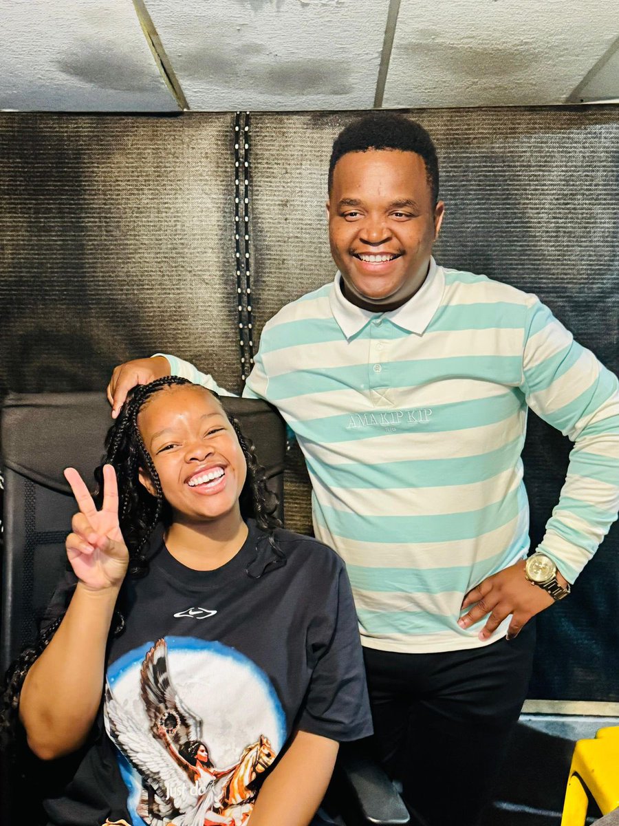 Clock it 🤏 Album mode activated 😁😁