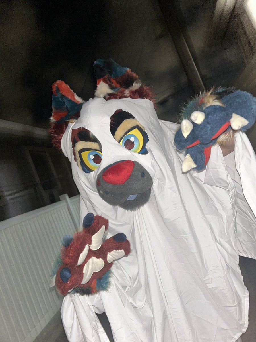 Boo! 👻 
-
 #fursuitfriday