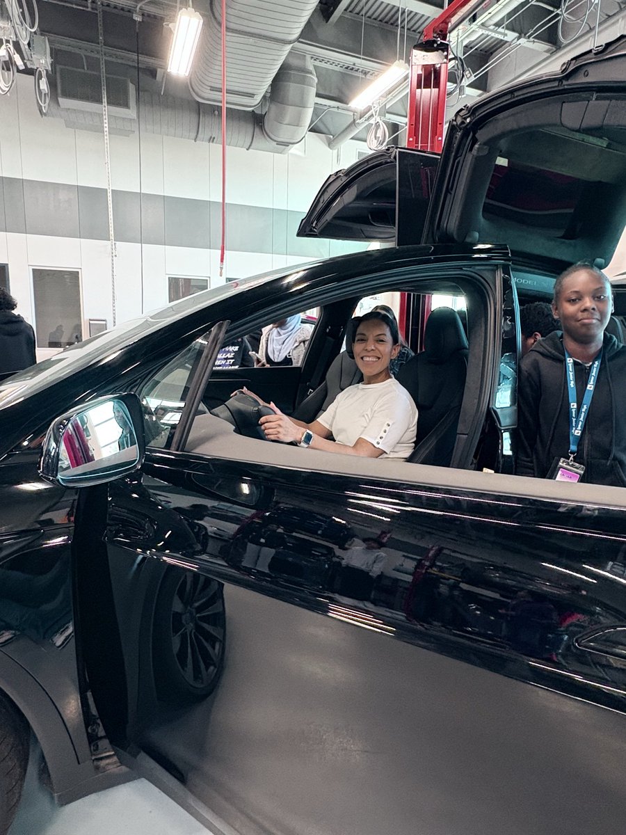 LaProfeMoni's tweet photo. It's #InnovativeDay @LJHMustangs and we learned we need a @Tesla @TSTCFortBendCo @LamarCISD and that our students are excited to join the TESLA START Service Intern Program. #WeARELamarCISD https://t.co/sy3rQE5ZX9