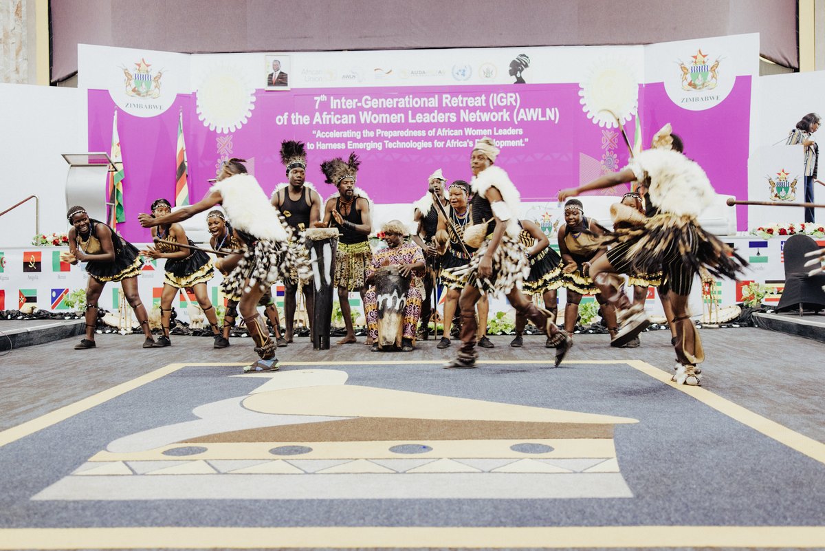 Opening of the 7th AWLN Intergenerational Retreat in Harare, Zimbabwe 🇿🇼 gathered women leaders from 39 African countries, from former Heads of State to young changemakers, to reflect on women’s leadership and Africa’s digital future.

#AWLN #WomenInLeadership #GreenLeafAI